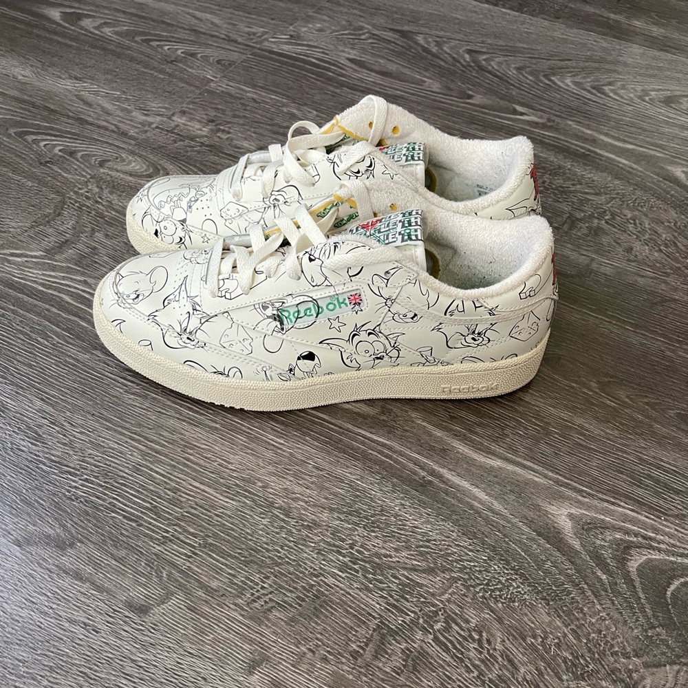 REEBOK Size 10
CLUB C 85
"Tom And Jerry"